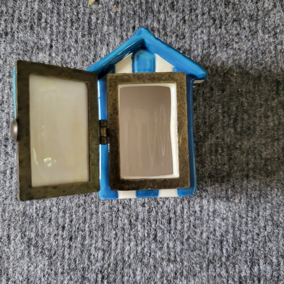 Beach cabana Trinket box porcelain - Picture 2 of 4